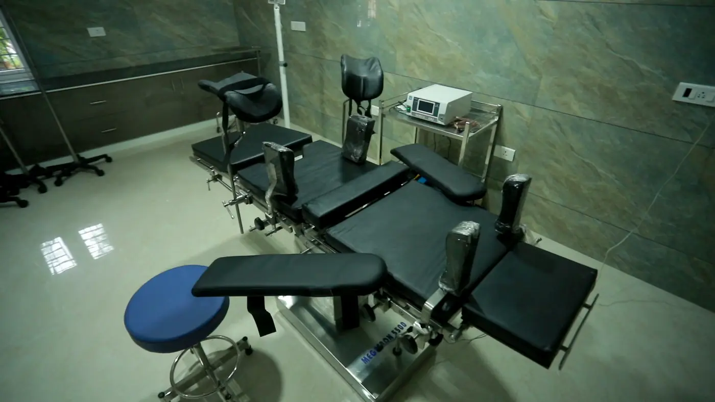 Private procedure and examination space at Subash Clinic, Tirupur