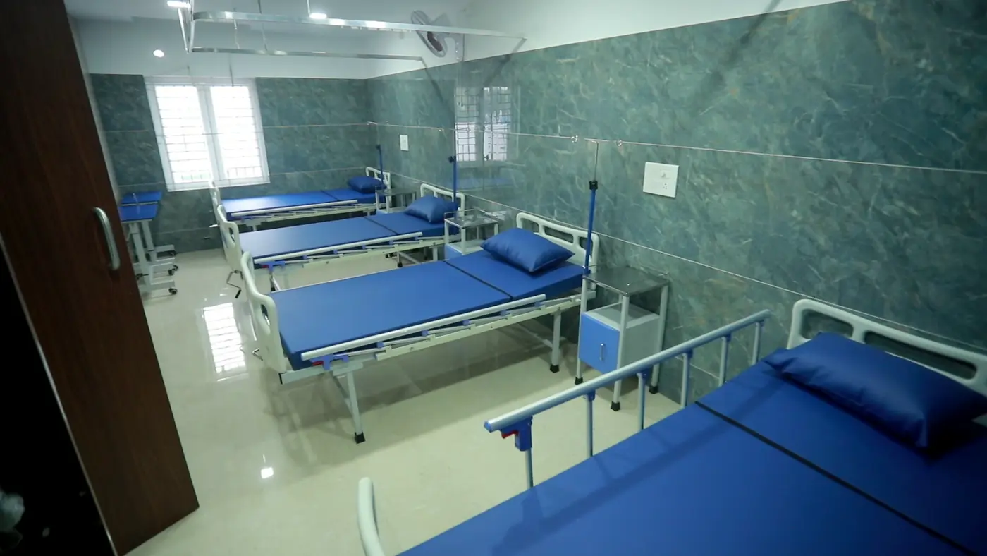 Day-care beds at Subash Clinic, Tirupur
